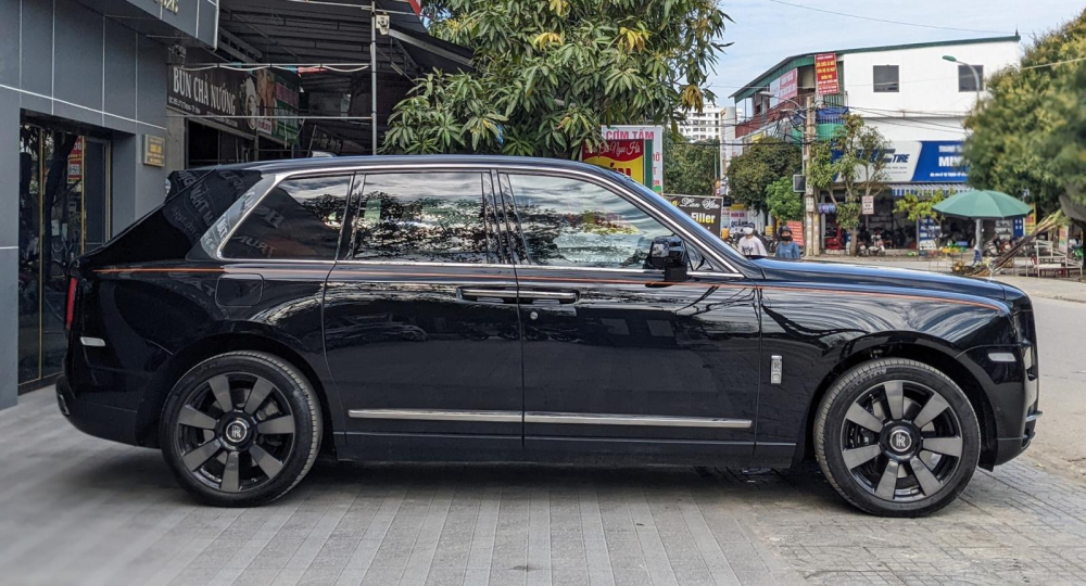 Không chọn chơi biển NG hay CV để tiết kiệm hàng chục tỷ đồng, doanh nhân Hà Tĩnh bấm biển 38 siêu đẹp cho Rolls-Royce Cullinan Không chọn chơi biển NG hay CV để tiết kiệm hàng chục tỷ đồng, doanh nhân Hà Tĩnh bấm biển 38 siêu đẹp cho Rolls-Royce Cullinan