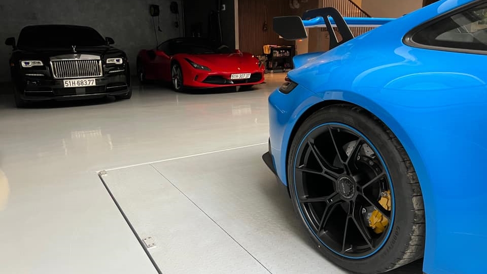 Cặp xe Rolls-Royce Wraith cùng Ferrari F8 Tributo của Cường Cặp xe Rolls-Royce Wraith cùng Ferrari F8 Tributo của Cường Đô-la chào đón bạn mới Porsche 911 GT3 2022 sau khi chia tay Mercedes-AMG GT R