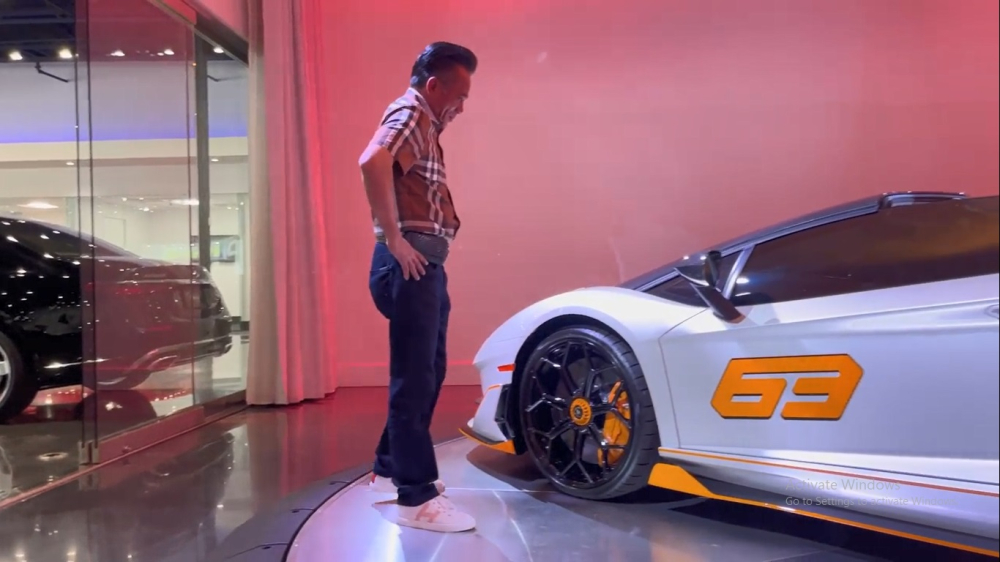 Anh Tuấn cùng siêu xe Lamborghini Aventador SVJ63 Roadster Anh Tuấn cùng siêu xe Lamborghini Aventador SVJ63 Roadster