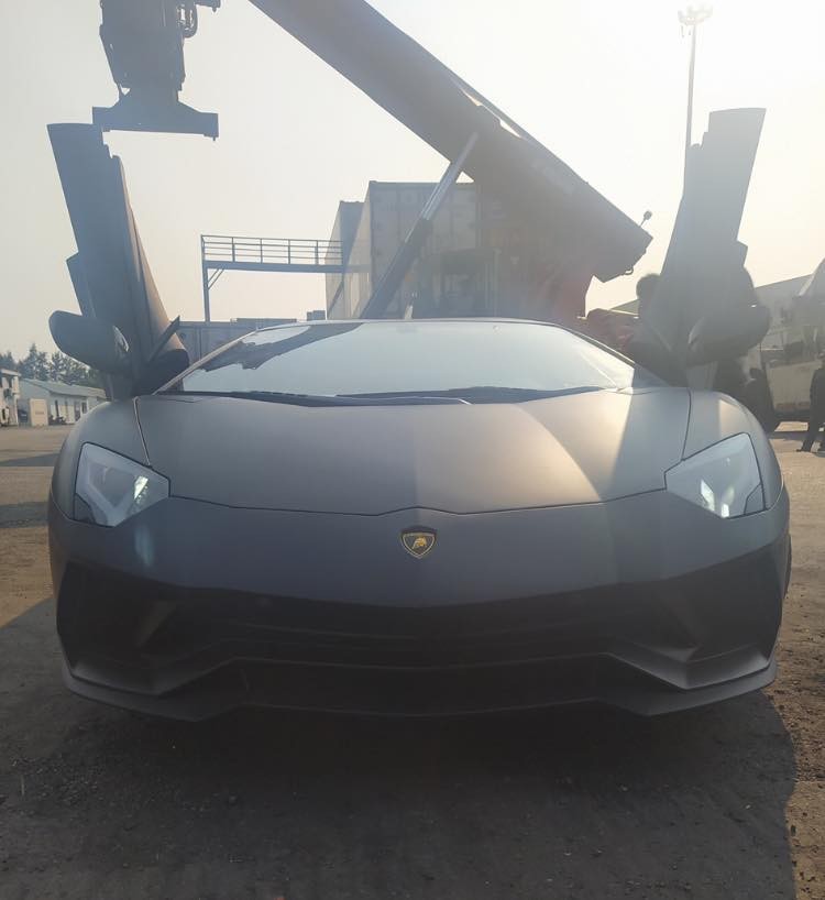 Lamborghini Aventador S thứ 2 về Việt Nam màu đen nhám nhưng được cho đã tái xuất, sau đó một chiếc màu đen bóng đã làm xong các thủ tục đăng kiểm để bàn giao cho khách trong Nam Lamborghini Aventador S thứ 2 về Việt Nam màu đen nhám nhưng được cho đã tái xuất, sau đó một chiếc màu đen bóng đã làm xong các thủ tục đăng kiểm để bàn giao cho khách trong Nam