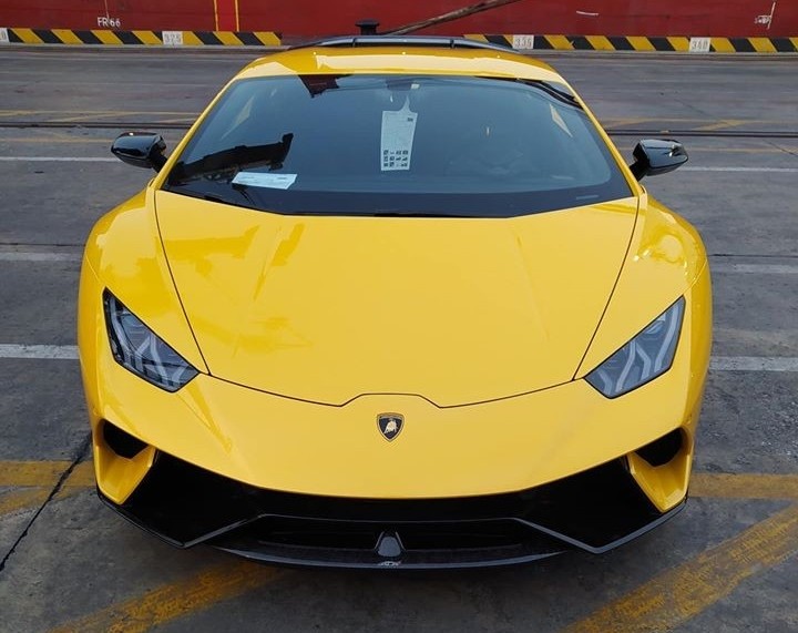 Hình ảnh siêu xe Lamborghini Huracan Performante đầu tiên về Việt Nam nhưng sau đó chiếc xe được cho đã tái xuất Hình ảnh siêu xe Lamborghini Huracan Performante đầu tiên về Việt Nam nhưng sau đó chiếc xe được cho đã tái xuất