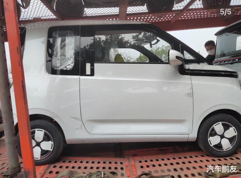 Wuling AirEV nhìn từ bên sườn Wuling AirEV nhìn từ bên sườn