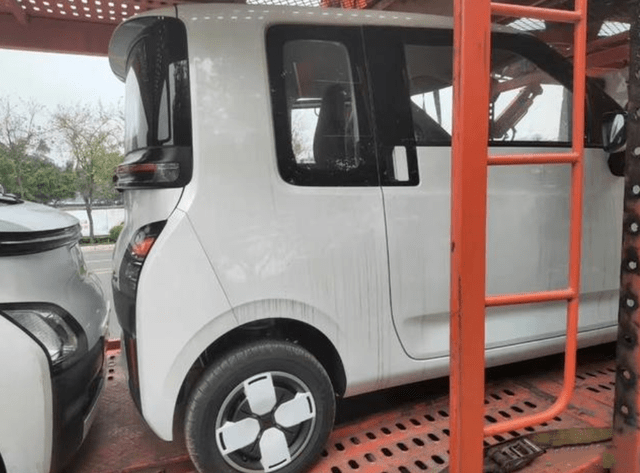 Wuling AirEV có phạm vi di chuyển 305 km sau khi sạc pin Wuling AirEV có phạm vi di chuyển 305 km sau khi sạc pin