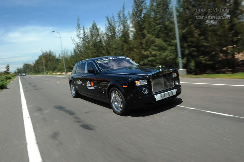 Rolls-Royce Phantom này nguyên bản mang màu đen