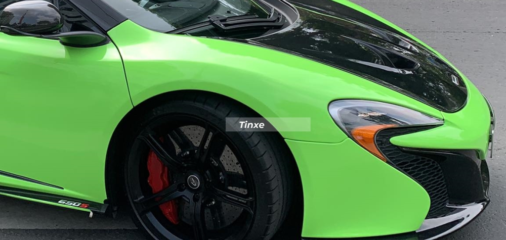 Jessie Lương đã dán lại bộ áo màu xanh lá cho xe McLaren 650S Spider, bộ mâm được phủ màu đen Jessie Lương đã dán lại bộ áo màu xanh lá cho xe McLaren 650S Spider, bộ mâm được phủ màu đen