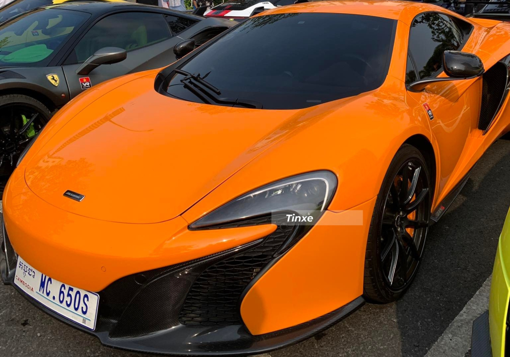 Và còn cả 1 xe McLaren 650S Coupe Và còn cả 1 xe McLaren 650S Coupe