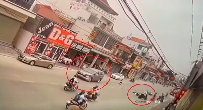 Vụ tai nạn khiến nữ sinh đi xe máy điện tử vong Vụ tai nạn khiến nữ sinh đi xe máy điện tử vong