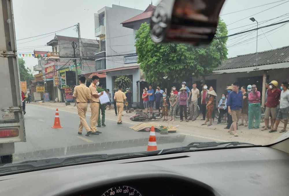 Hiện trường vụ tai nạn trên quốc lộ 17 Hiện trường vụ tai nạn trên quốc lộ 17