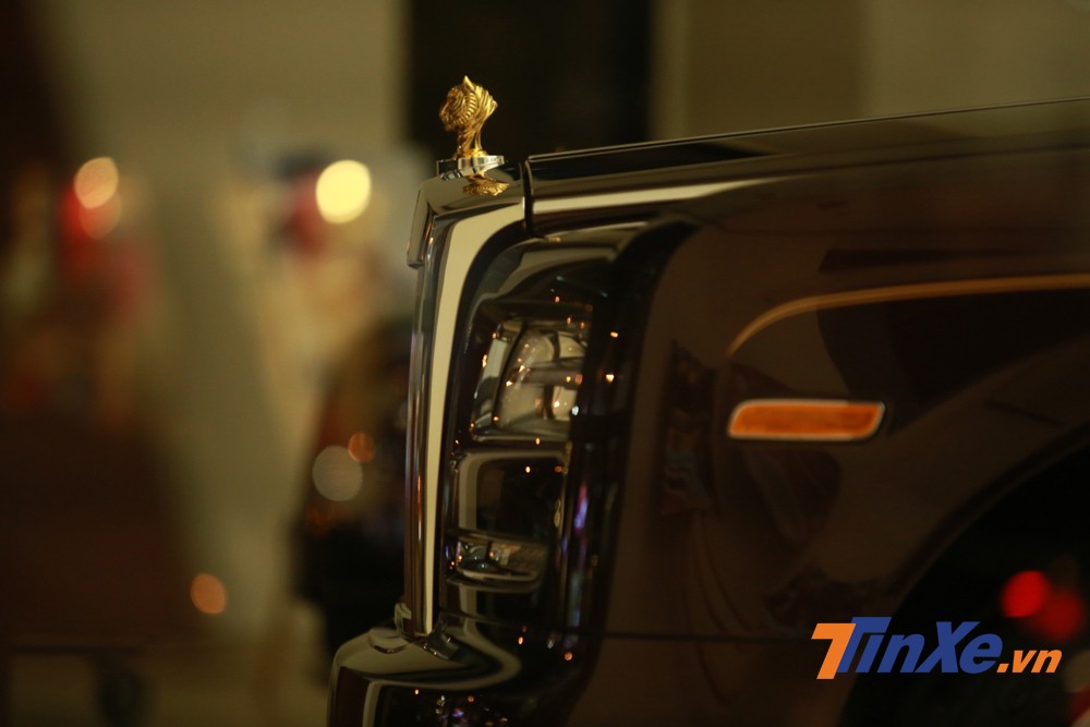 Còn nếu không thì là đầu Hổ xuất hiện chỗ logo Spirit of Ecstasy