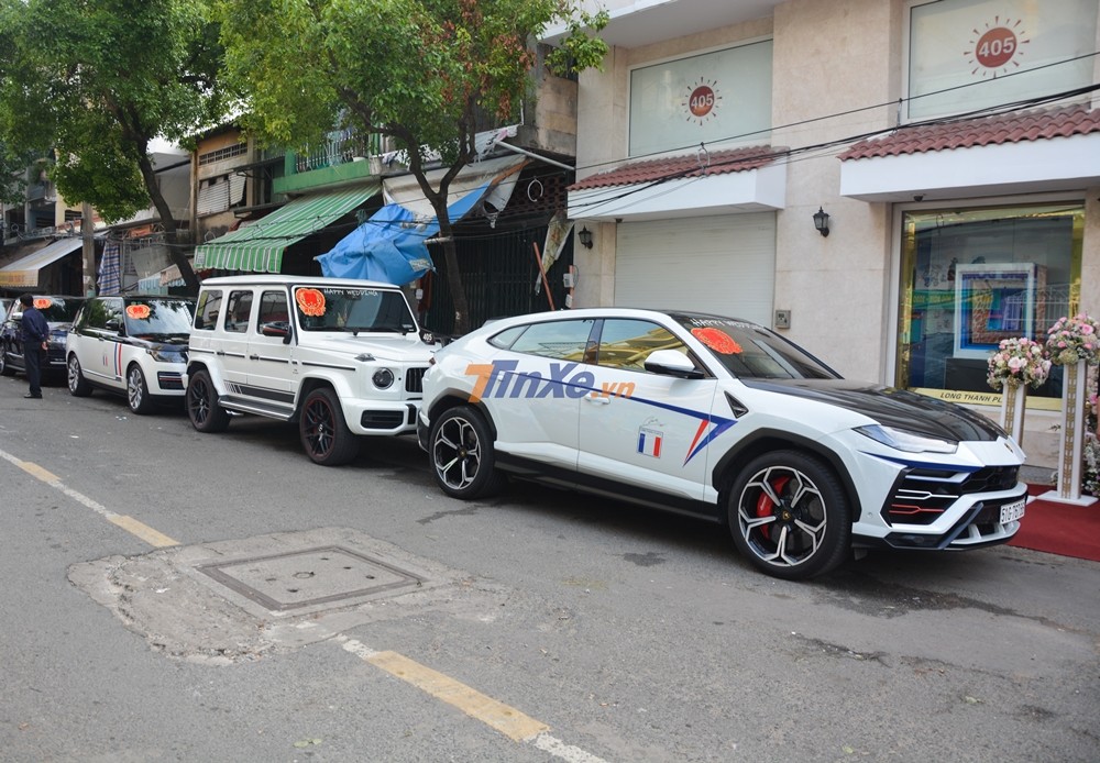 Có giá từ 13,1 tỷ đồng, Lamborghini Urus chính hãng đe dọa ngôi vương của Mercedes-AMG G63 tại Việt Nam?