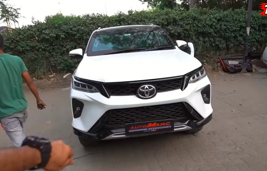 Chiếc Toyota Fortuner Legender bọc thép chống đạn này được trang bị cửa và kính cửa sổ đều dày hơn Chiếc Toyota Fortuner Legender bọc thép chống đạn này được trang bị cửa và kính cửa sổ đều dày hơn