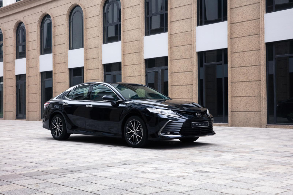 Toyota Camry bị bán chênh giá tới 130 triệu đồng tại đại lý. Toyota Camry bị bán chênh giá tới 130 triệu đồng tại đại lý.