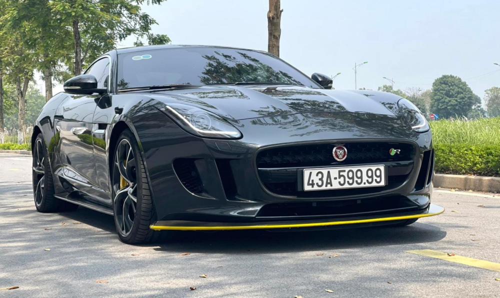 Giá bán chiếc xe Jaguar F-Type R Coupe lúc mới về nước trên 8 tỷ đồng Giá bán chiếc xe Jaguar F-Type R Coupe lúc mới về nước trên 8 tỷ đồng