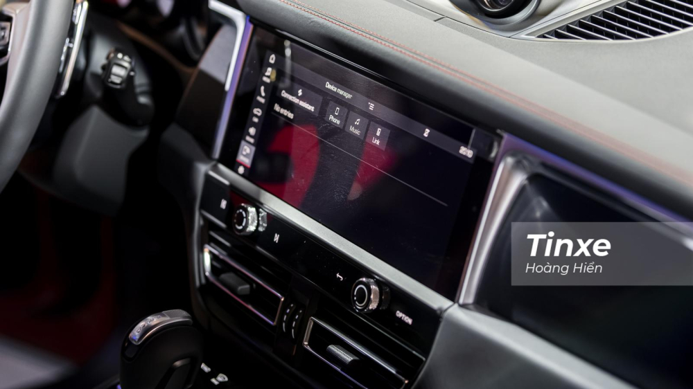 Ở vị trí trung tâm vẫn là màn hình giải trí đa phương tiện.