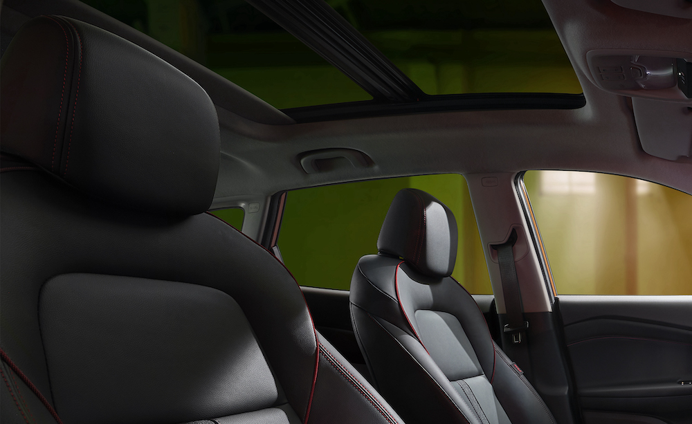 Chevrolet Tracker RS 2022 còn có cửa sổ trời toàn cảnh