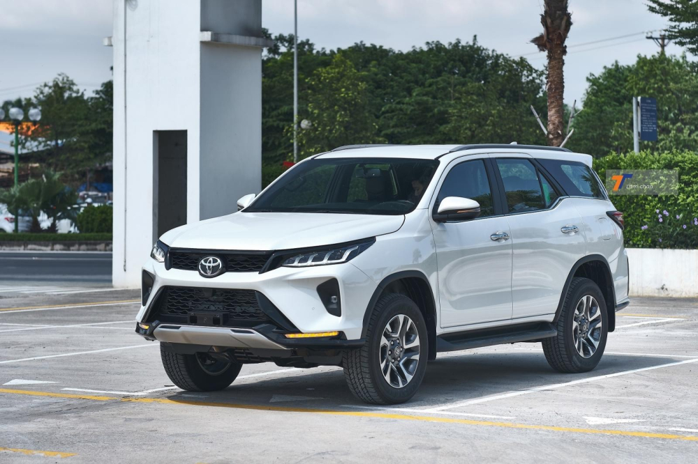 Toyota Fortuner Legender bản 1 cầu. Toyota Fortuner Legender bản 1 cầu.