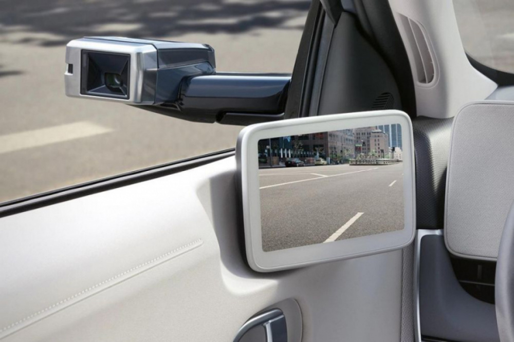 Hình ảnh thu từ camera kỹ thuật số sẽ được hiển thị qua 2 màn hình nhỏ nằm gần cột A của Hyundai Ioniq 5 2023 Hình ảnh thu từ camera kỹ thuật số sẽ được hiển thị qua 2 màn hình nhỏ nằm gần cột A của Hyundai Ioniq 5 2023