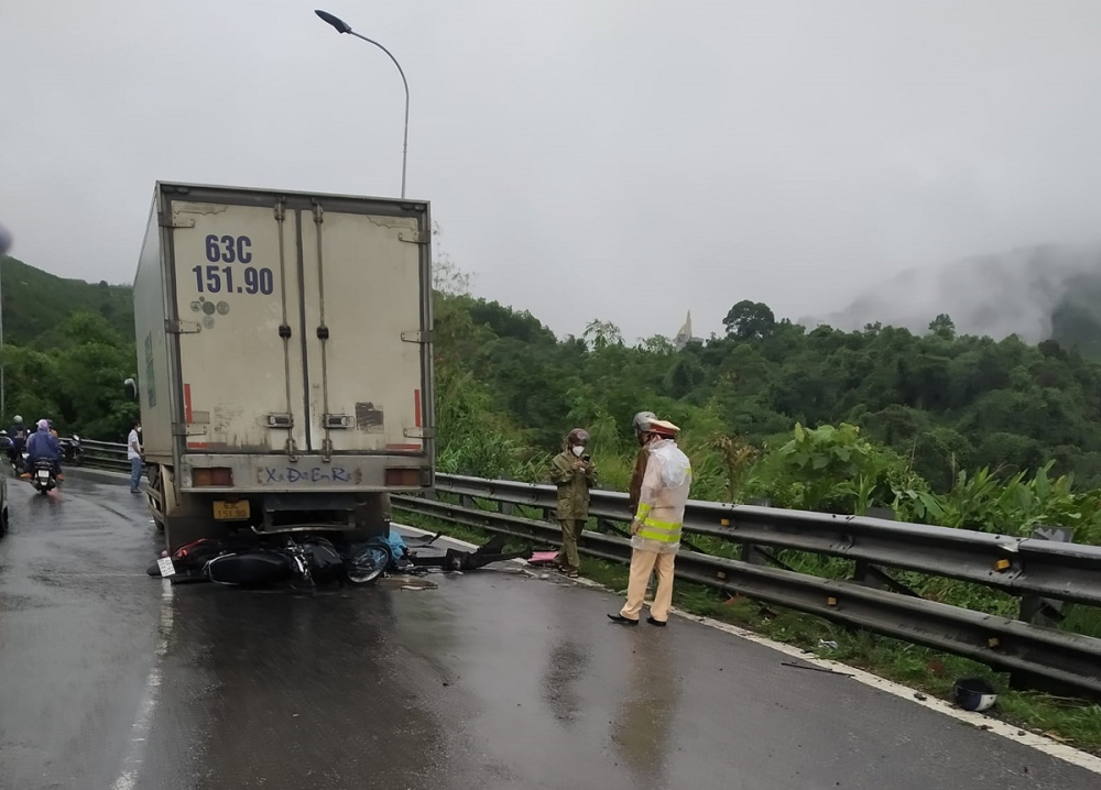 2 người phụ nữ đi xe máy đã tử vong trong vụ tai nạn nghiêm trọng 2 người phụ nữ đi xe máy đã tử vong trong vụ tai nạn nghiêm trọng