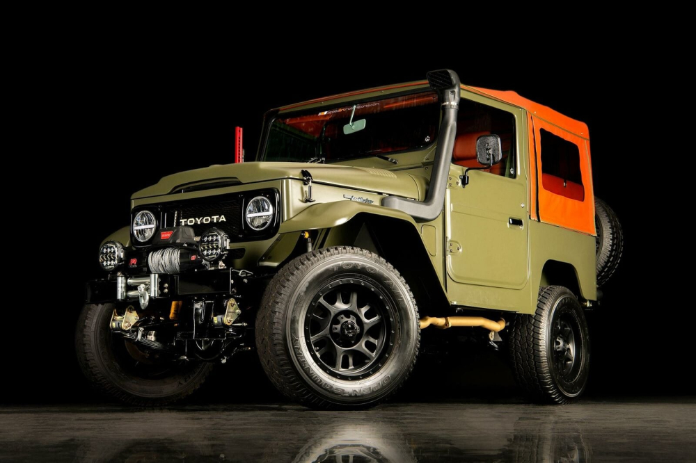 Phía trước của chiếc Toyota Land Cruiser 1983 phục chế Phía trước của chiếc Toyota Land Cruiser 1983 phục chế