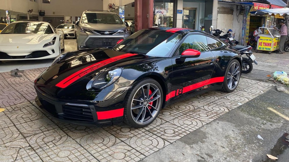 Porsche 911 Carrera 4S được bàn giao cho ông Đặng Lê Nguyên Vũ giữa tháng 1 năm 2022 Porsche 911 Carrera 4S được bàn giao cho ông Đặng Lê Nguyên Vũ giữa tháng 1 năm 2022