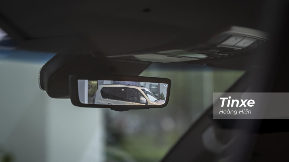 Gương chiếu hậu kỹ thuật số tích hợp từ camera phía sau xe.