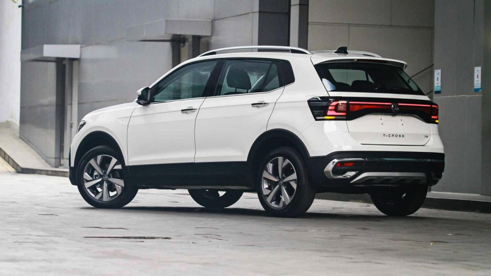 Kích thước tổng thể của Volkswagen T-Cross là 4.221 x 1.760 x 1.612 mm, ngắn hơn một chút so với Kia Seltos. Kích thước tổng thể của Volkswagen T-Cross là 4.221 x 1.760 x 1.612 mm, ngắn hơn một chút so với Kia Seltos.
