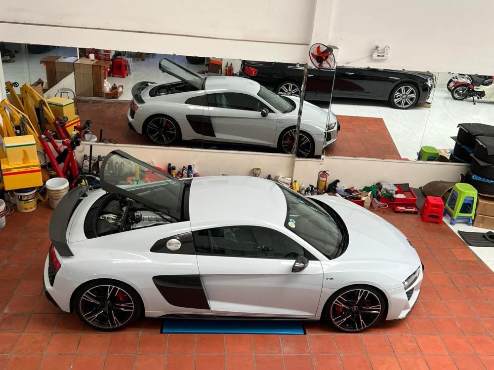 Mối ruột bán siêu xe cho chủ nhân Bugatti Veyron tại Việt Nam thu mua chiếc Audi R8 V10 Coupe 2021 Mối ruột bán siêu xe cho chủ nhân Bugatti Veyron tại Việt Nam thu mua chiếc Audi R8 V10 Coupe 2021