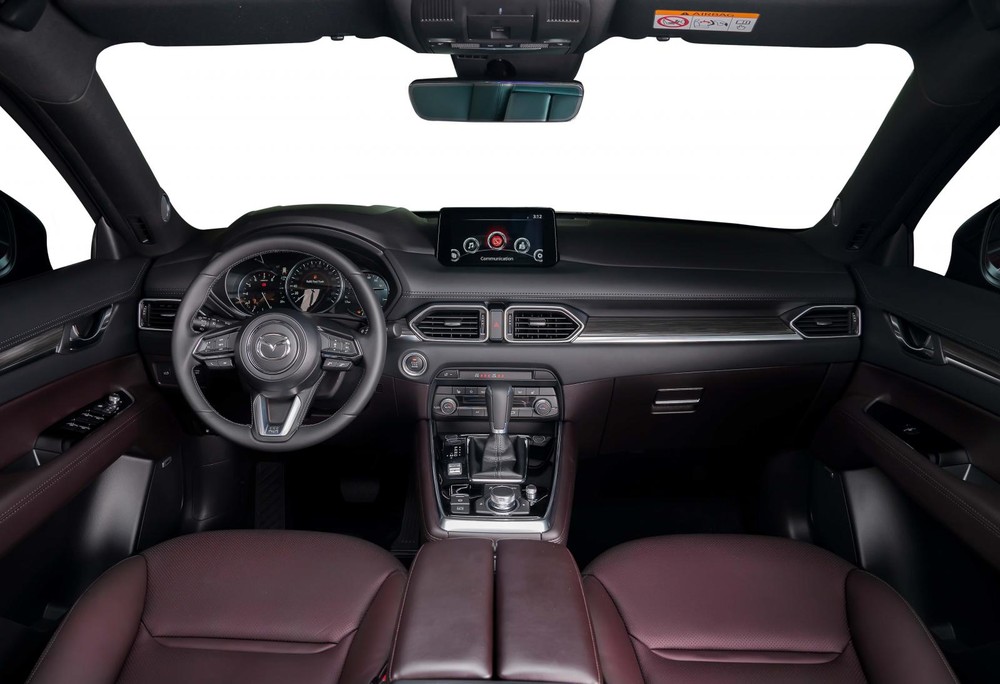 Khoang lái xe Mazda CX-8 2022