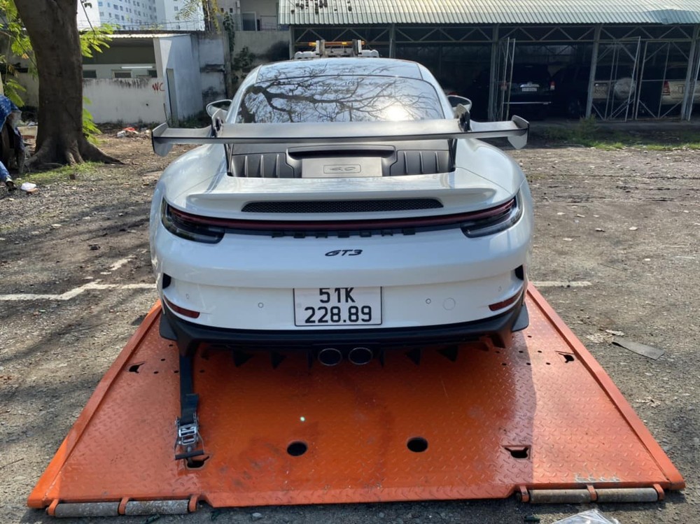 Còn chiếc xe đua đường phố Porsche 911 GT3 2022 lại sở hữu biển số 51K-228.89 Còn chiếc xe đua đường phố Porsche 911 GT3 2022 lại sở hữu biển số 51K-228.89