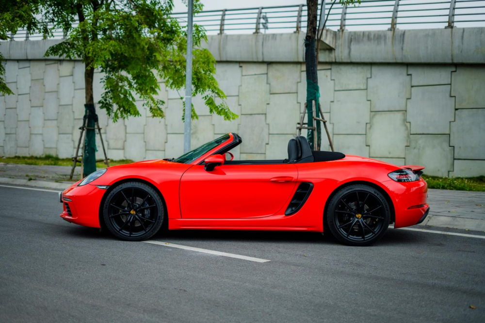 Porsche 718 Boxster đời 2019 lúc chưa được mở cửa Porsche 718 Boxster đời 2019 lúc chưa được mở cửa