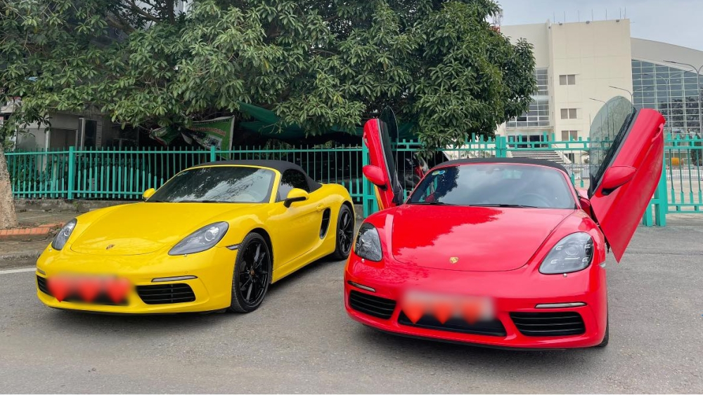 Porsche 718 Boxster cửa thường và Porsche 718 Boxster độ cửa cắt kéo ấn tượng của dân chơi Việt Porsche 718 Boxster cửa thường và Porsche 718 Boxster độ cửa cắt kéo ấn tượng của dân chơi Việt