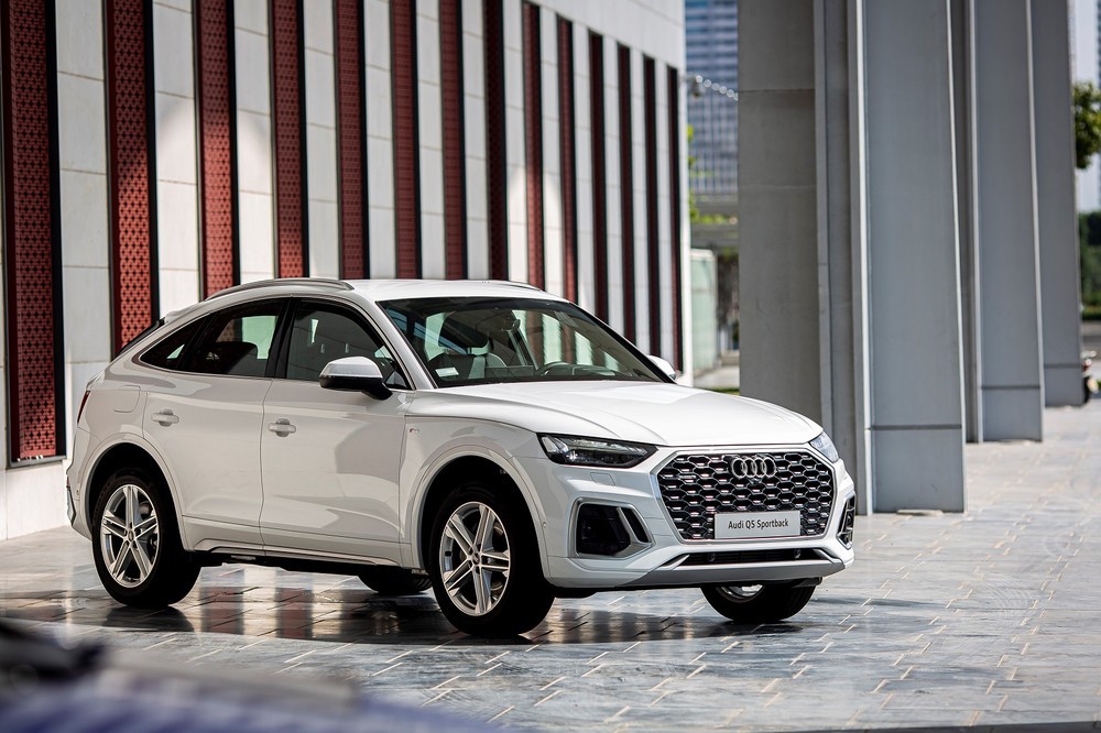 Audi Q5 tại Việt Nam sản xuất từ 2017 - 2022 bị triệu hồi để kiểm tra lắp đặt miếng bảo vệ. Audi Q5 tại Việt Nam sản xuất từ 2017 - 2022 bị triệu hồi để kiểm tra lắp đặt miếng bảo vệ.