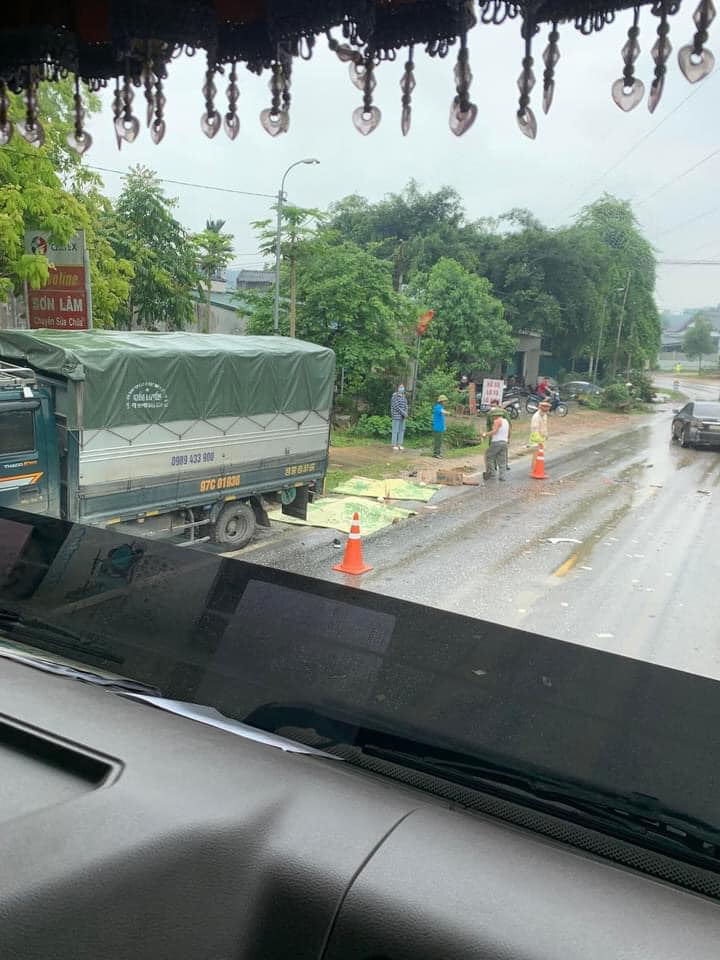 Vụ tai nạn khiến 2 người đi xe máy tử vong tại chỗ Vụ tai nạn khiến 2 người đi xe máy tử vong tại chỗ