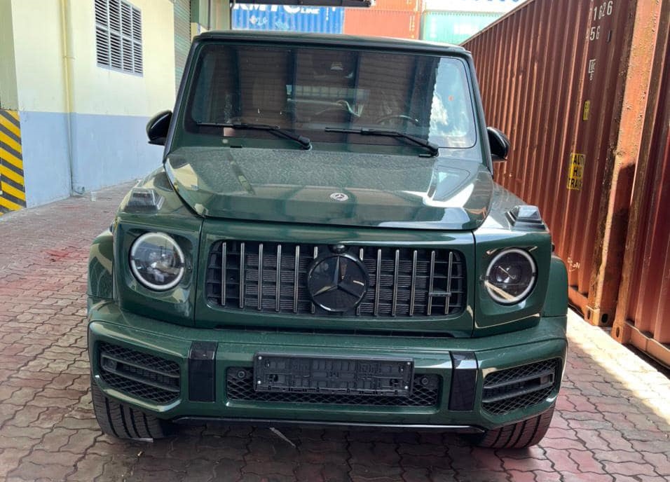 Mercedes-AMG G63 tiếp tục được mang về nước với màu sơn dành cho các đại gia thích của lạ