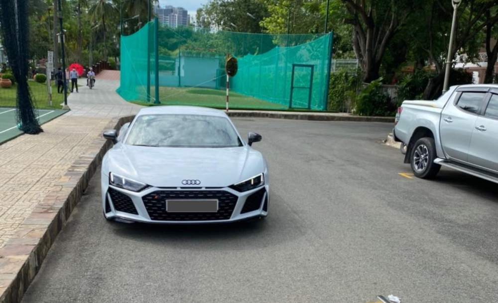 Đúng phong cách chơi xe của Đúng phong cách chơi xe của Qua Vũ, Audi R8 V10 Coupe 2021 siêu lướt đã nhanh chóng được chốt giao dịch