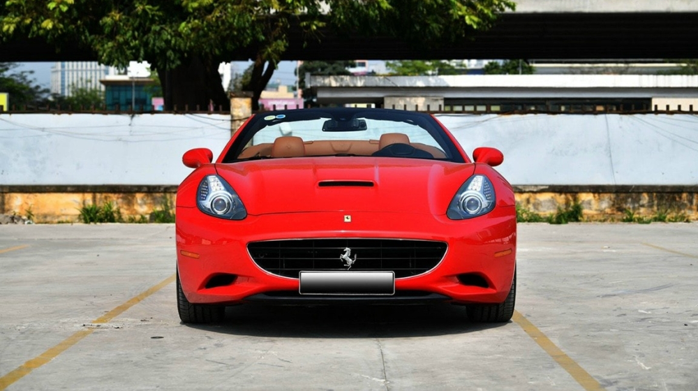 Ferrari California hơn 12 năm tuổi được rao bán bằng các siêu xe Ferrari 488 biển CV
