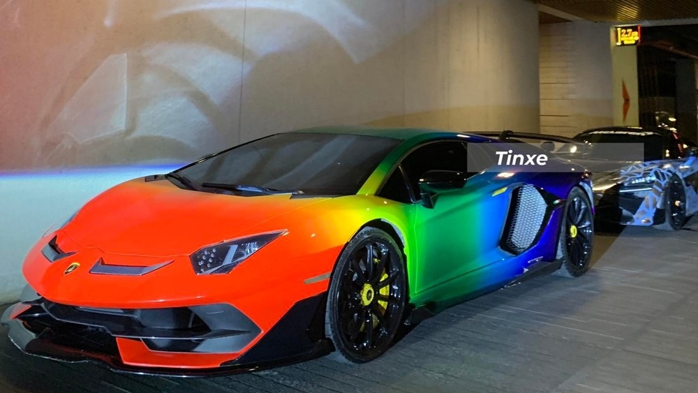 Cận cảnh siêu xe Lamborghini Aventador SVJ màu cầu vồng