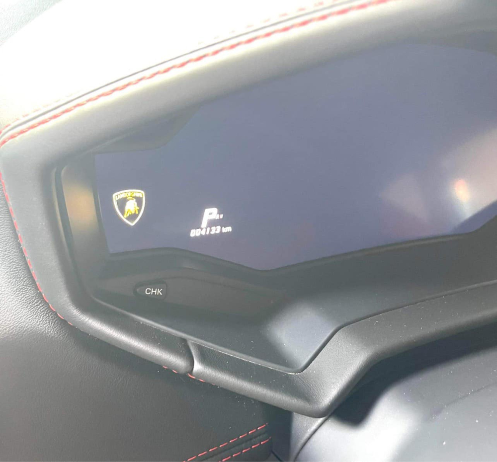Đồng hồ công tơ mét của siêu xe Lamborghini Huracan LP610-4 này đang hiển thị ở con số 4.133 km