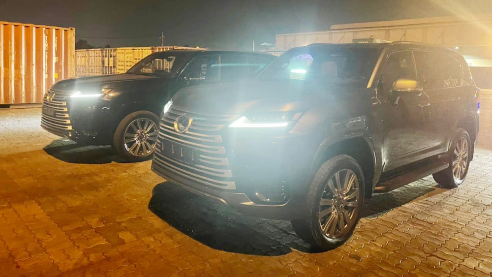 Cặp đôi Lexus LX600 2022 bản 4 chỗ mới được mang về nước Cặp đôi Lexus LX600 2022 bản 4 chỗ mới được mang về nước