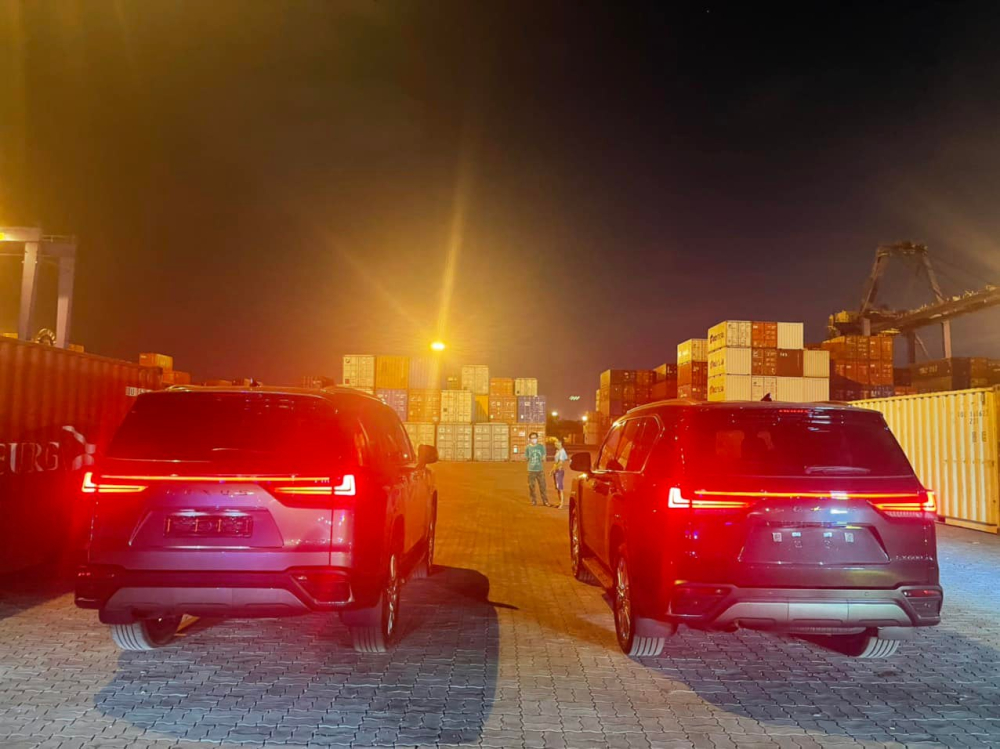 Cặp đôi Lexus LX600 2022 bản 4 chỗ mới được mang về nước