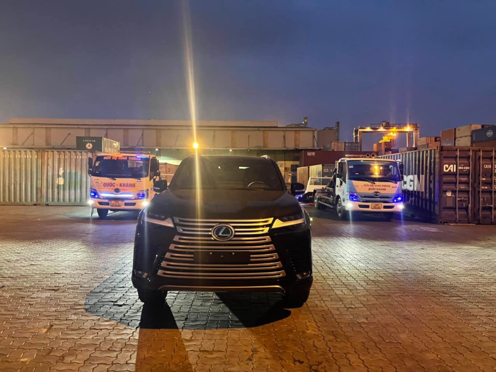 Diện mạo phần đầu xe Lexus LX600 thế hệ thứ 4 bản cao cấp nhất mới về nước Diện mạo phần đầu xe Lexus LX600 thế hệ thứ 4 bản cao cấp nhất mới về nước