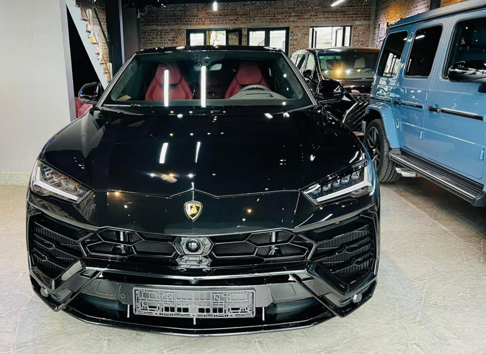 Siêu SUV Lamborghini Urus mới về nước được rao bán trên 21 tỷ đồng