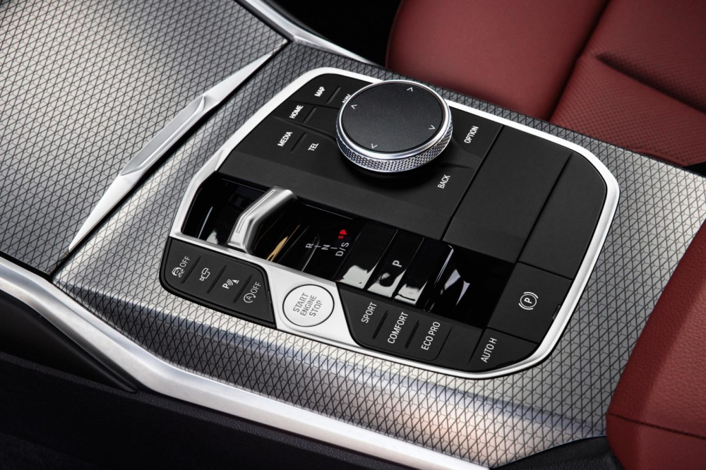 Cụm điều khiển trung tâm của BMW 3-Series 2023