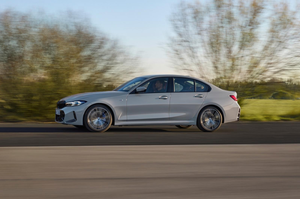 BMW 3-Series 2023 có thêm 2 màu sơn xám mới