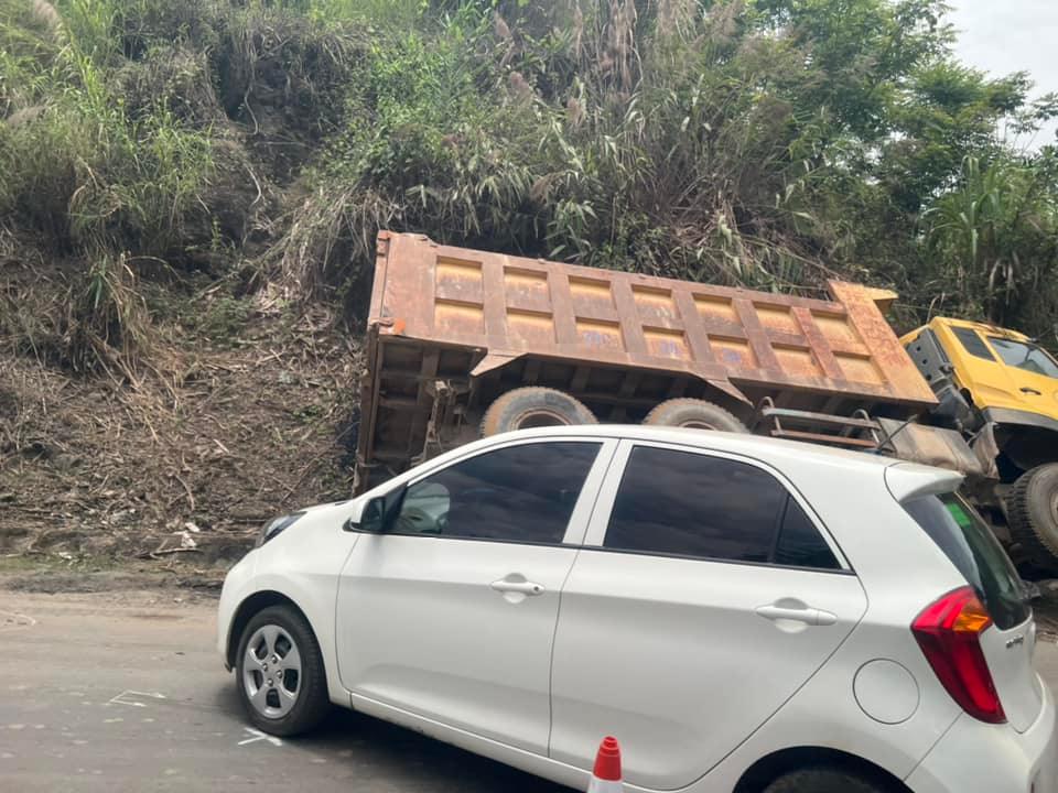 Hiện trường vụ tai nạn liên hoàn tại dốc Cun