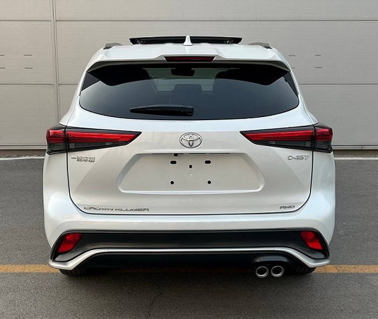 SUV hạng trung Toyota Crown Kluger có thêm động cơ mới