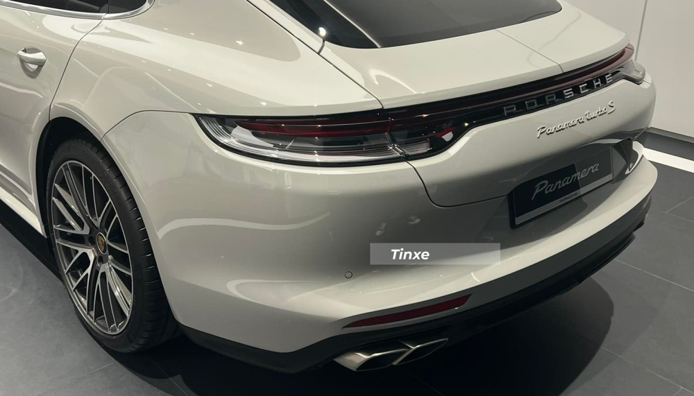  Và phía sau Porsche Panamera Turbo S bản nâng cấp có đèn hậu LED hoàn toàn mới