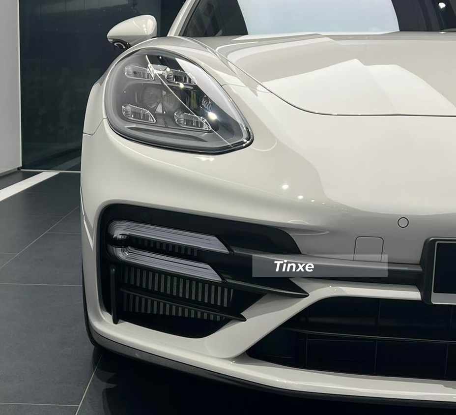 Với giá bán vượt qua 11 con số, nhiều khả năng chiếc xe coupe 4 cửa hạng sang Porsche Panamera siêu mạnh, siêu đắt đỏ đầu tiên về Việt Nam có thể phục vụ người thích sưu tầm hoặc các tay chơi thích mẫu xe 4 cửa sở hữu tốc độ chẳng khác gì siêu xe.