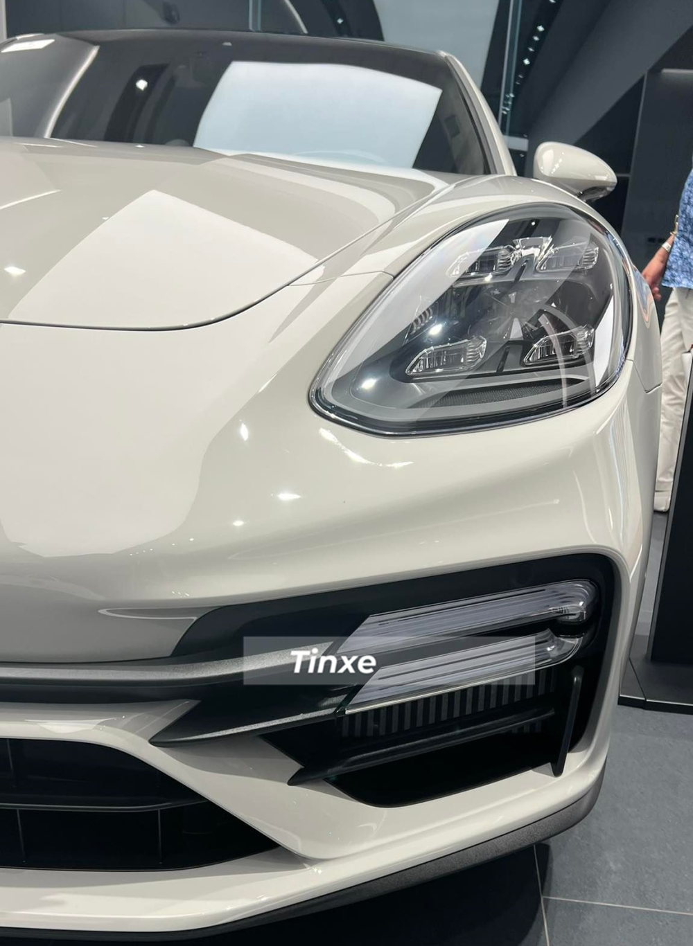 Hiện chiếc coupe 4 cửa hạng sang Porsche Panamera bản nâng cấp mới nhất đã được phân phối chính hãng tại Việt Nam với 7 phiên bản khác nhau và đắt nhất cũng như có động cơ hủy diệt chính là mẫu xe Porsche Panamera Turbo S cũng đã được mang về nước để phục vụ khách hàng Việt nhưng chưa rõ danh tính của chủ xe.