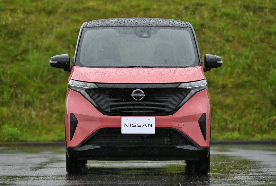 Cận cảnh thiết kế đầu xe của Nissan Sakura 2022